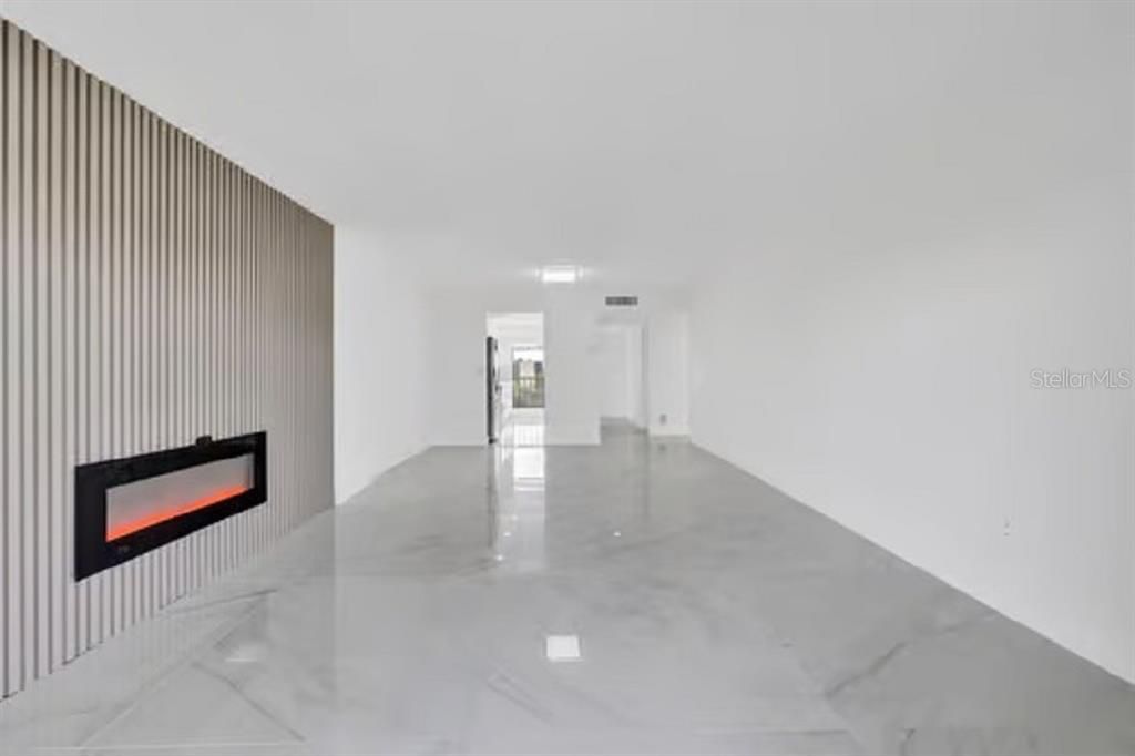 Active With Contract: $259,900 (2 beds, 2 baths, 1070 Square Feet)