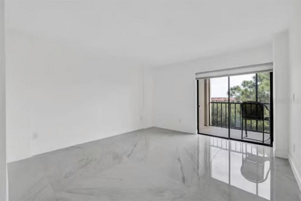 Active With Contract: $259,900 (2 beds, 2 baths, 1070 Square Feet)