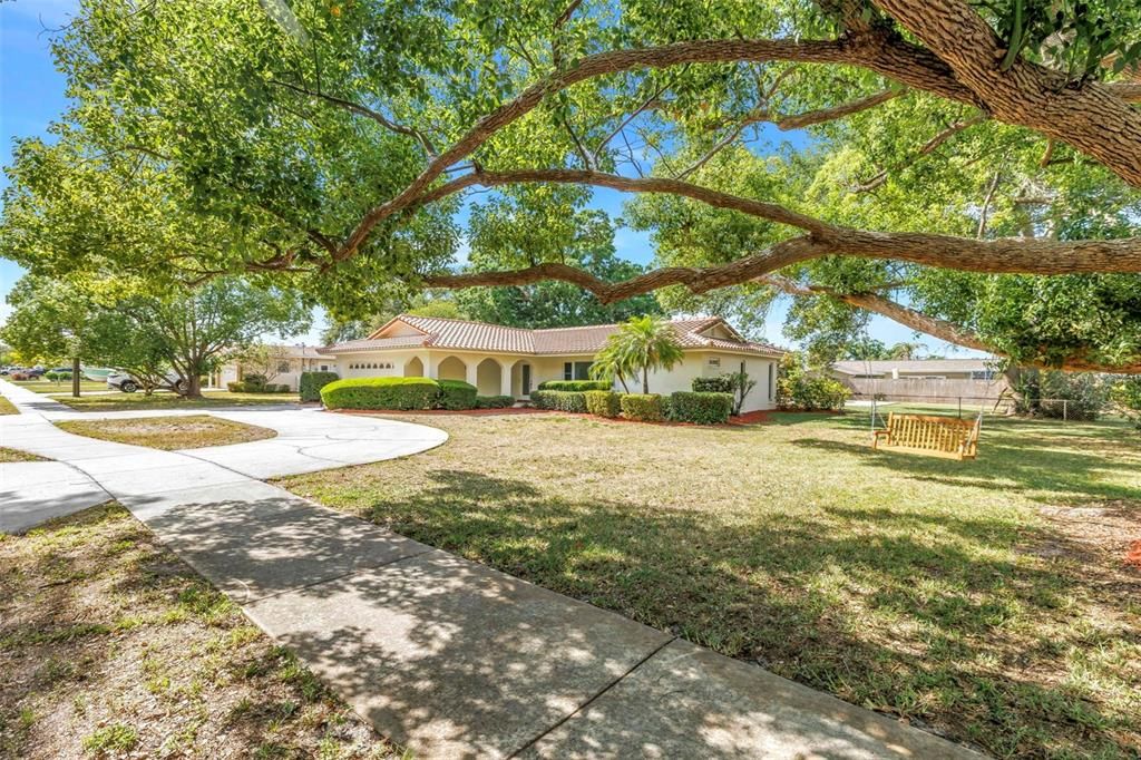 Activo con contrato: $849,000 (3 camas, 2 baños, 1990 Pies cuadrados)