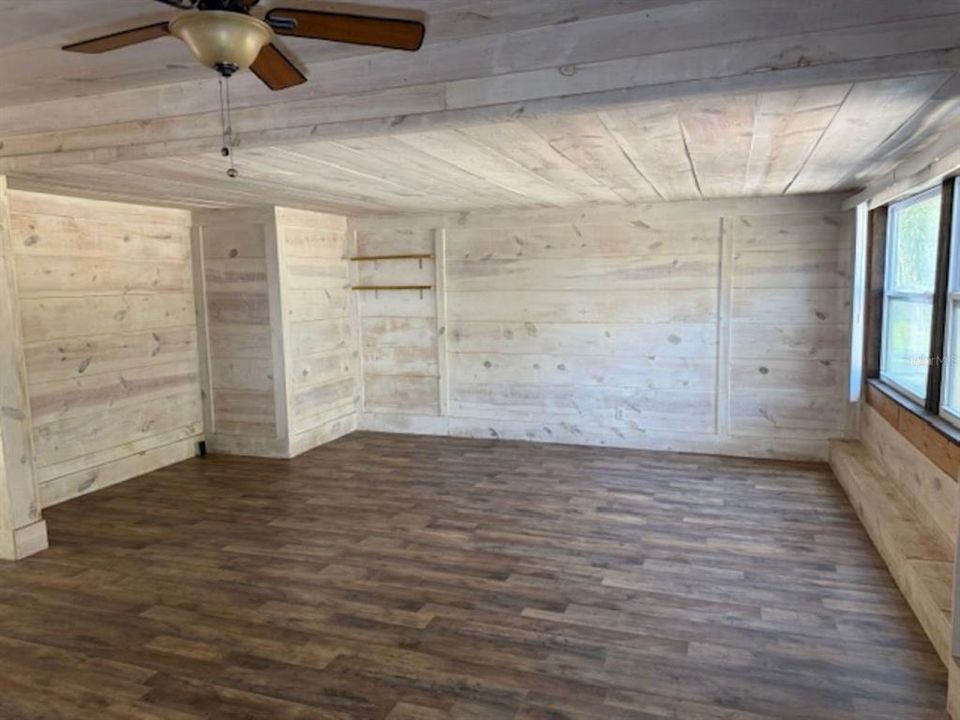 Active With Contract: $80,000 (1 beds, 2 baths, 966 Square Feet)