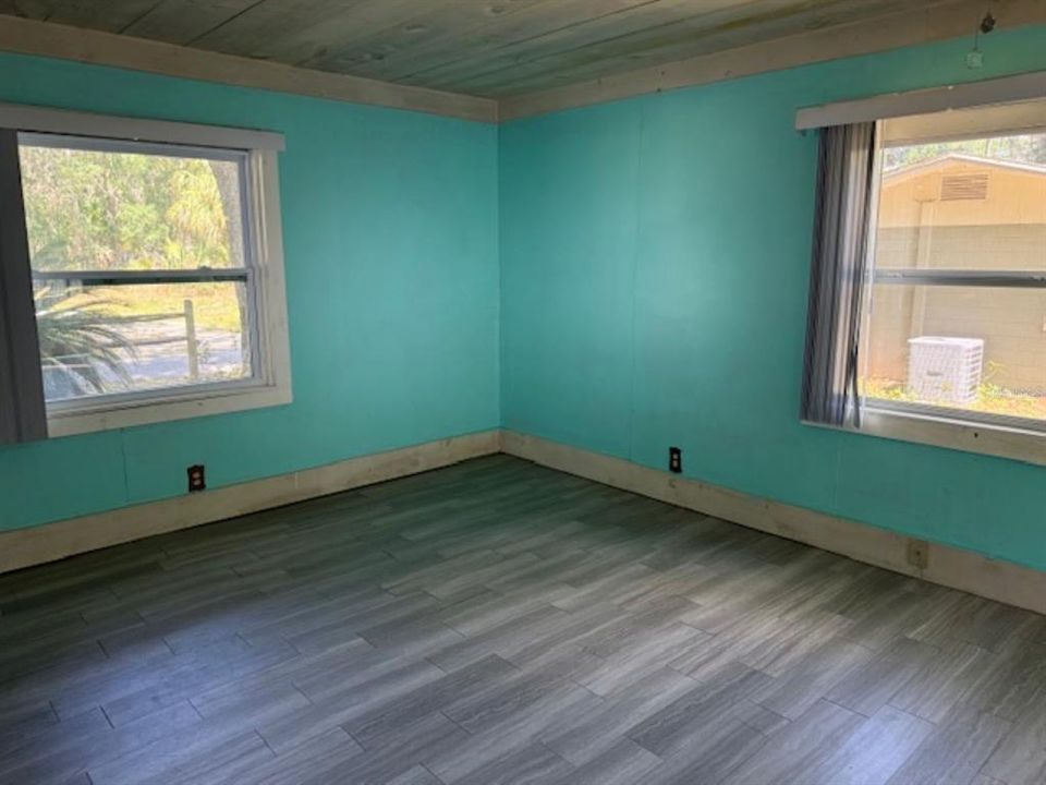 Active With Contract: $80,000 (1 beds, 2 baths, 966 Square Feet)