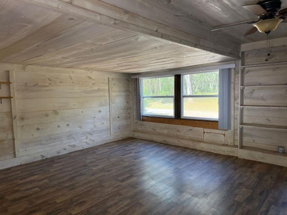 Active With Contract: $80,000 (1 beds, 2 baths, 966 Square Feet)