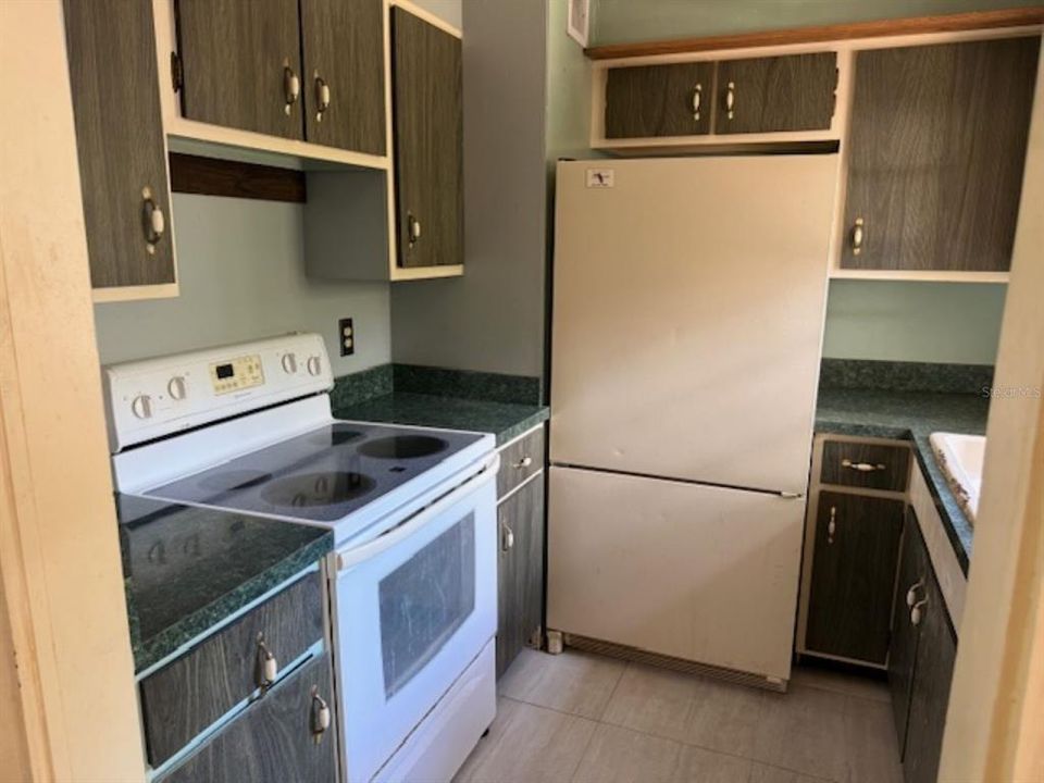 Active With Contract: $80,000 (1 beds, 2 baths, 966 Square Feet)