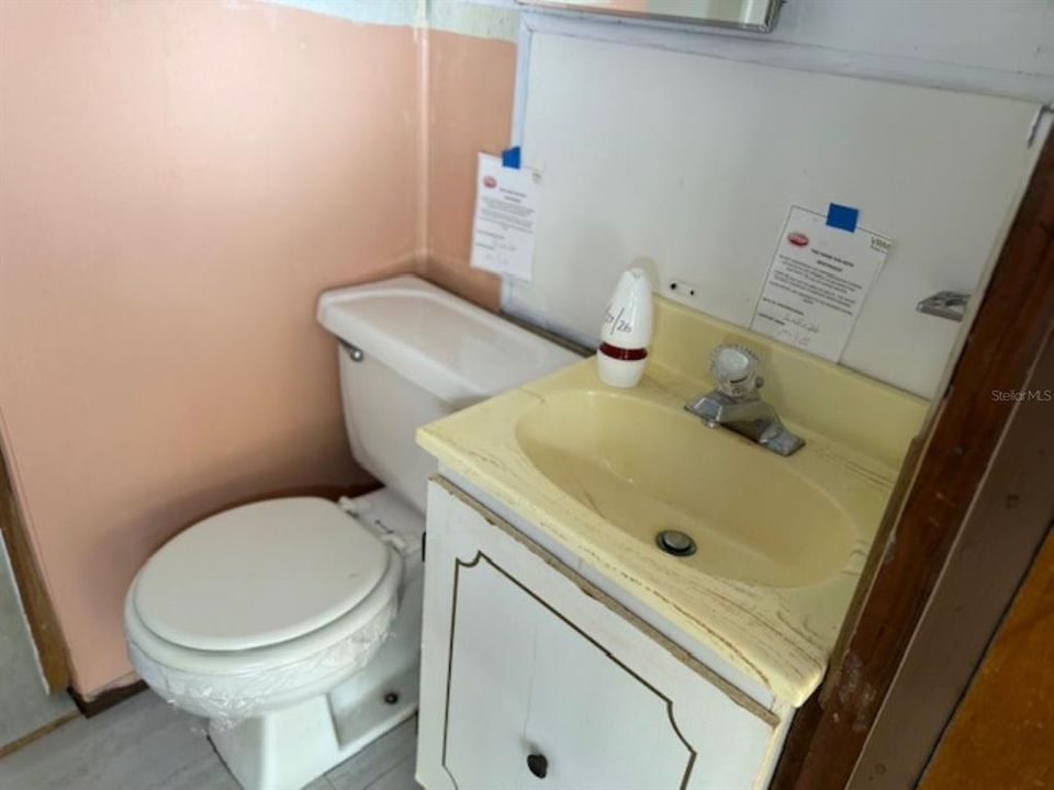 Active With Contract: $80,000 (1 beds, 2 baths, 966 Square Feet)