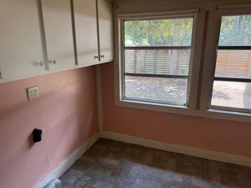 Active With Contract: $80,000 (1 beds, 2 baths, 966 Square Feet)