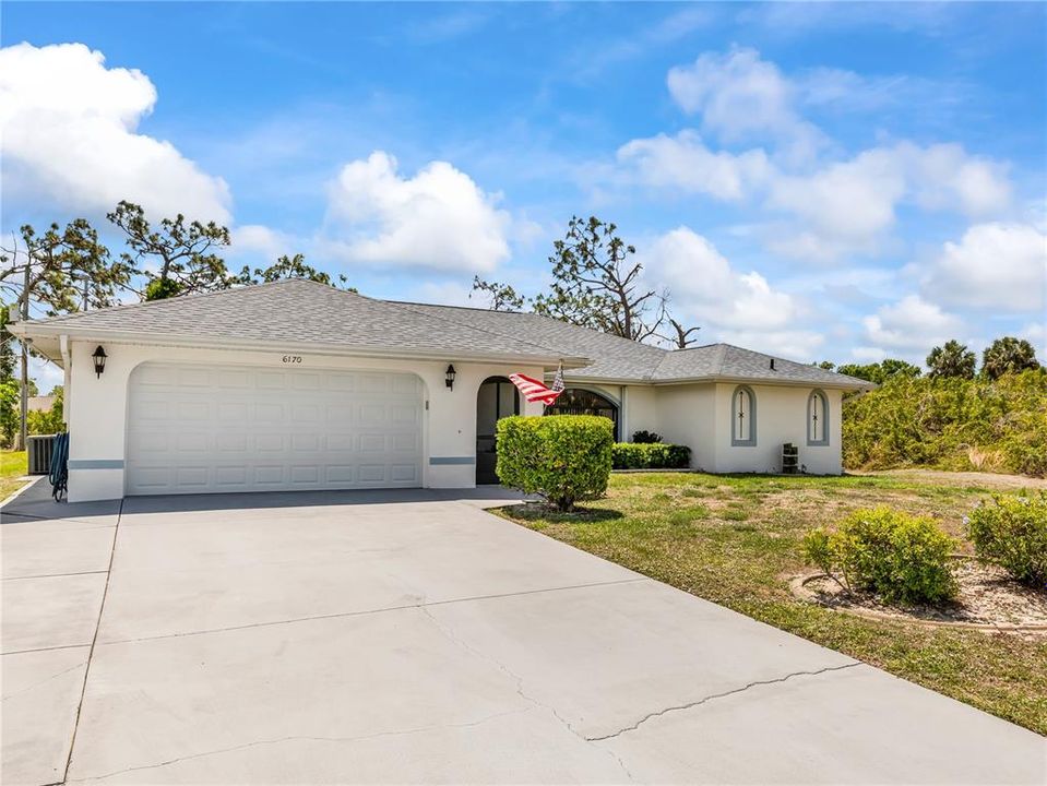 Activo con contrato: $399,000 (3 camas, 2 baños, 2137 Pies cuadrados)