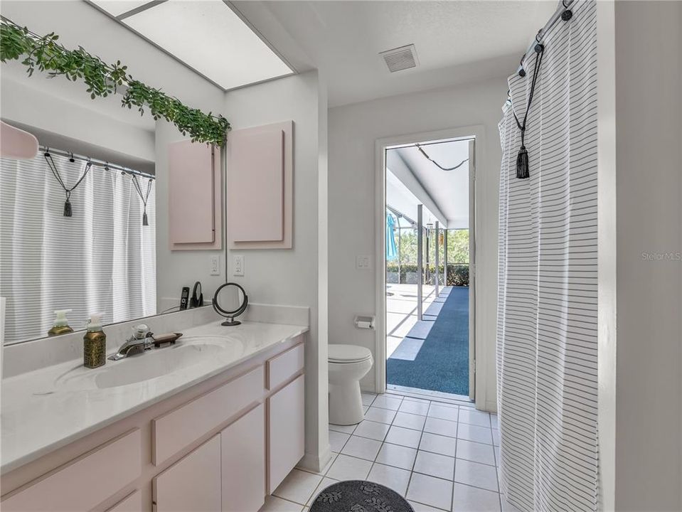 Activo con contrato: $399,000 (3 camas, 2 baños, 2137 Pies cuadrados)