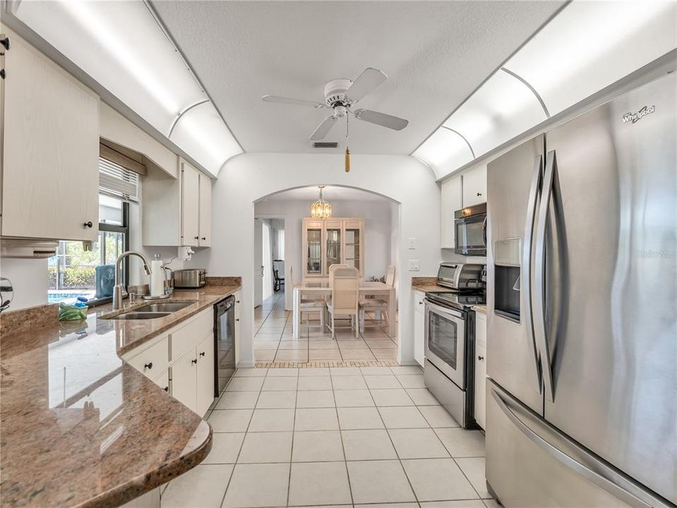 Activo con contrato: $399,000 (3 camas, 2 baños, 2137 Pies cuadrados)