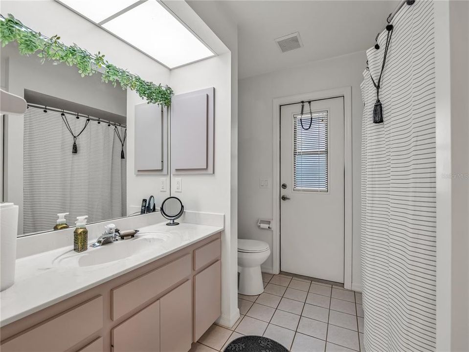 Activo con contrato: $399,000 (3 camas, 2 baños, 2137 Pies cuadrados)