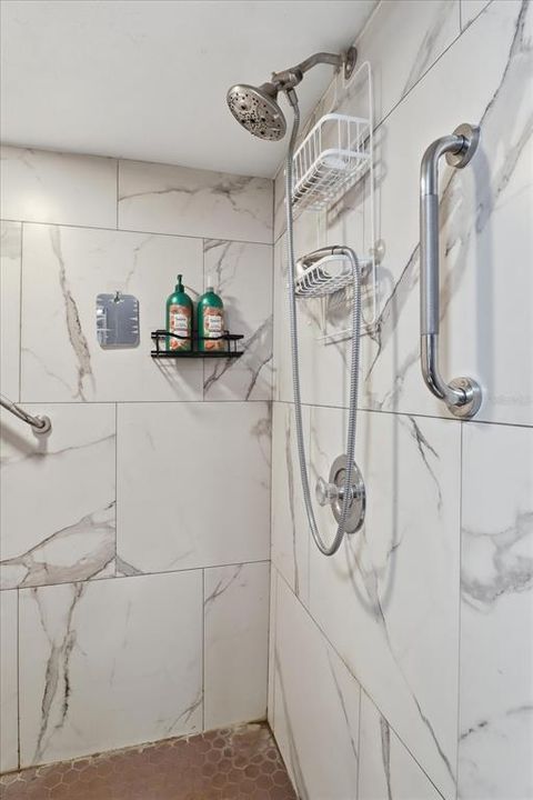 For Sale: $199,000 (2 beds, 2 baths, 720 Square Feet)