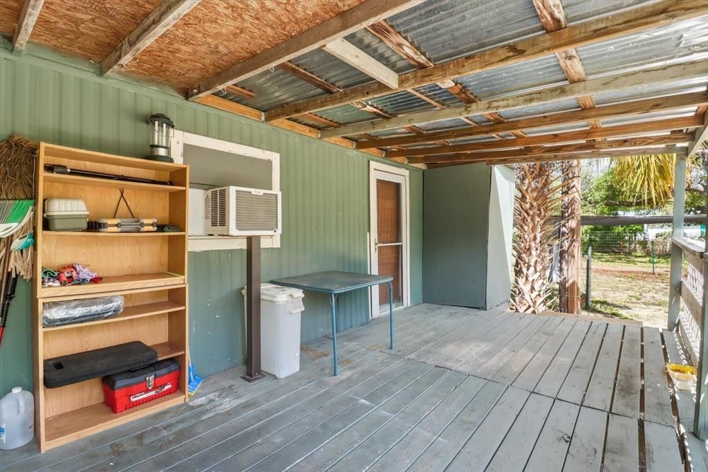 For Sale: $199,000 (2 beds, 2 baths, 720 Square Feet)