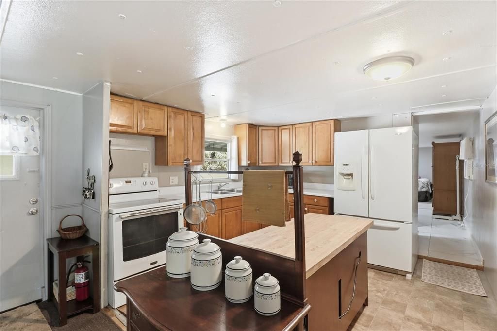 For Sale: $199,000 (2 beds, 2 baths, 720 Square Feet)