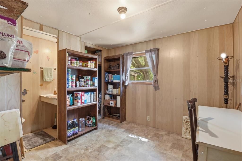For Sale: $199,000 (2 beds, 2 baths, 720 Square Feet)