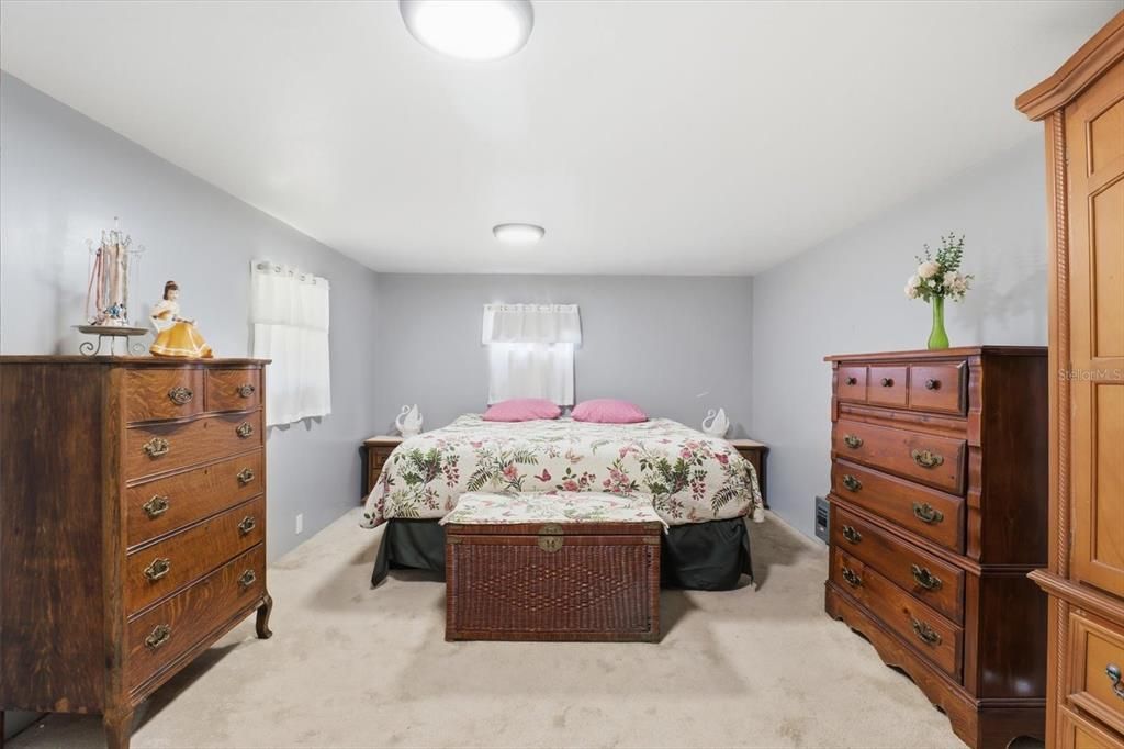 For Sale: $199,000 (2 beds, 2 baths, 720 Square Feet)