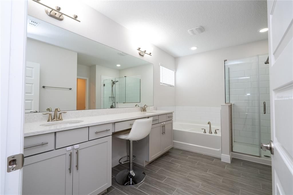 Active With Contract: $949,990 (5 beds, 4 baths, 3227 Square Feet)