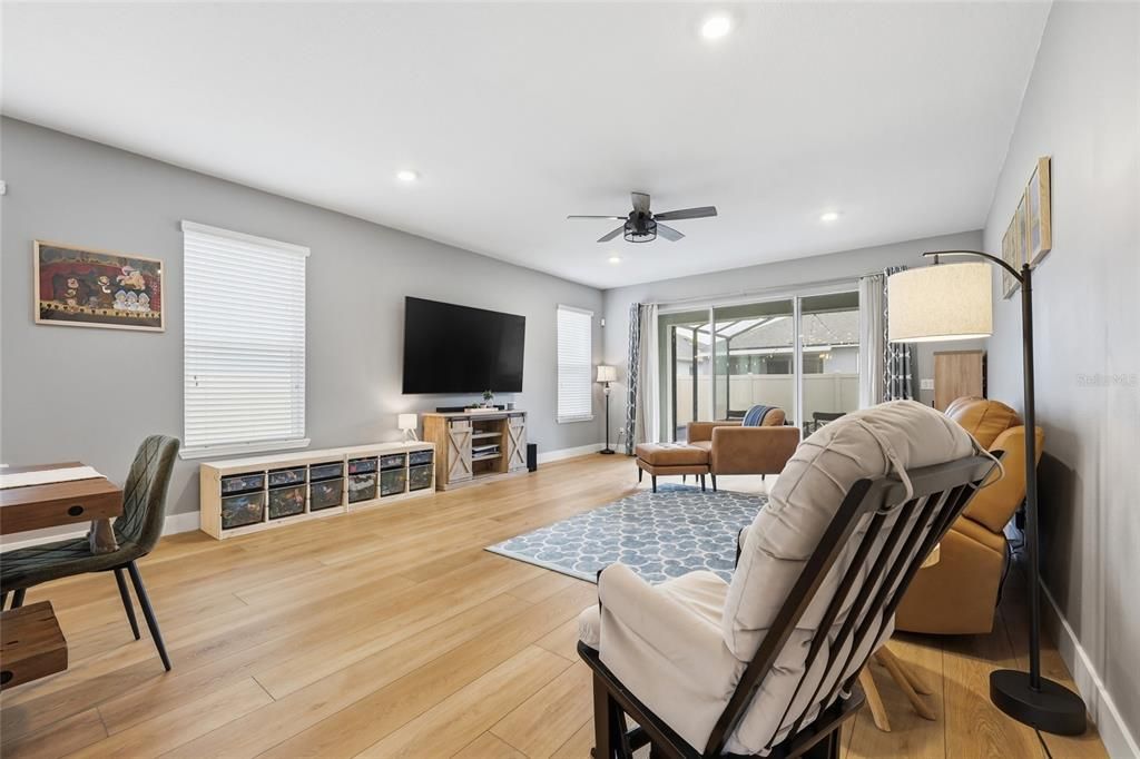 Active With Contract: $500,000 (4 beds, 2 baths, 2236 Square Feet)