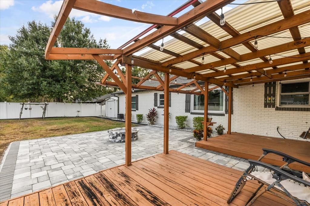 Под контрактом: $375,000 (3 спален, 2 ванн, 1726 Квадратных фут)