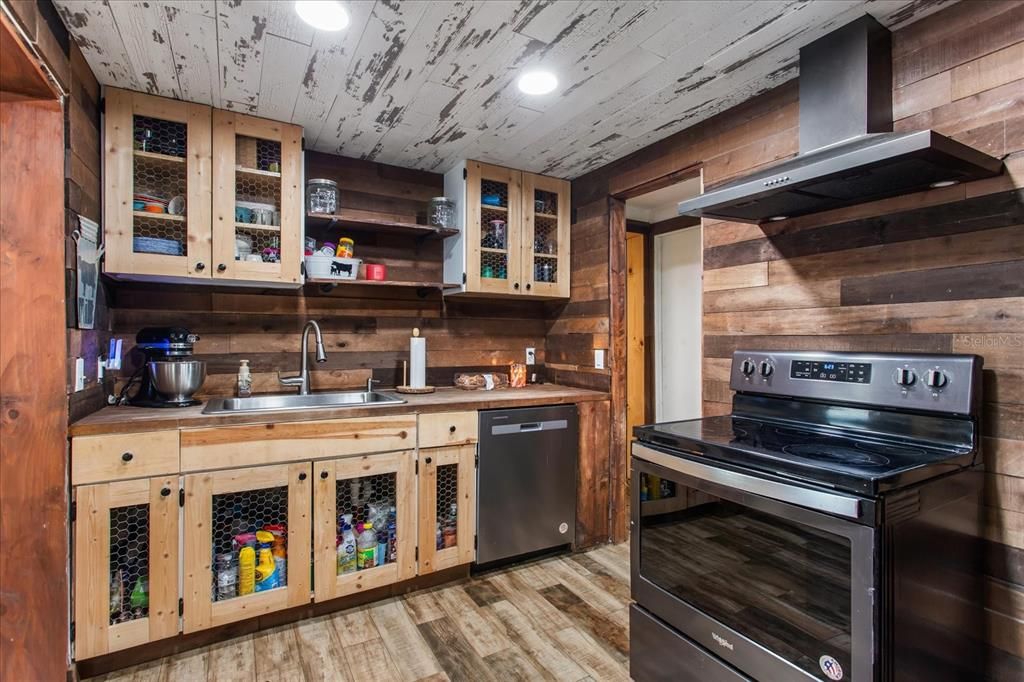На продажу: $495,000 (4 спален, 2 ванн, 1728 Квадратных фут)