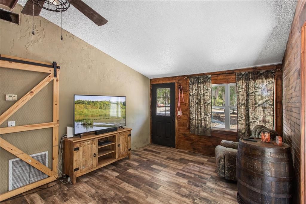 На продажу: $495,000 (4 спален, 2 ванн, 1728 Квадратных фут)