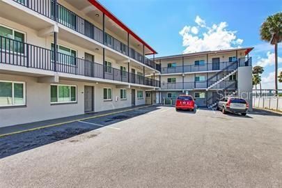 For Rent: $1,050 (2 beds, 1 baths, 841 Square Feet)