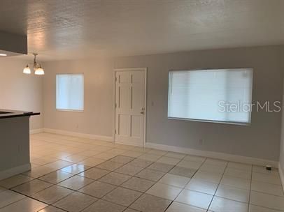 For Rent: $1,050 (2 beds, 1 baths, 841 Square Feet)