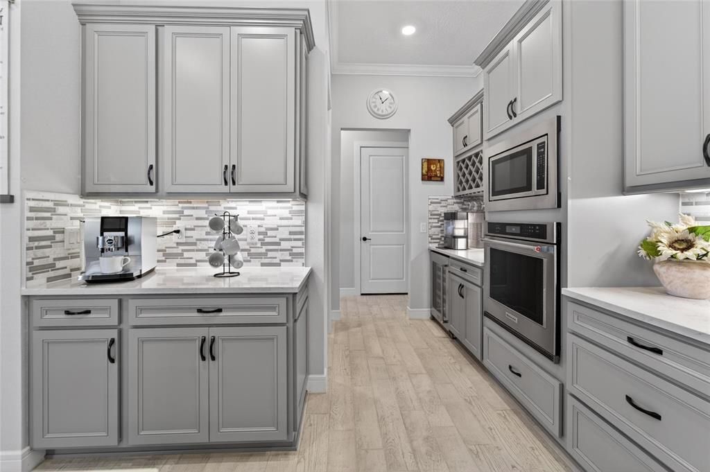 En Venta: $849,000 (3 camas, 3 baños, 2806 Pies cuadrados)