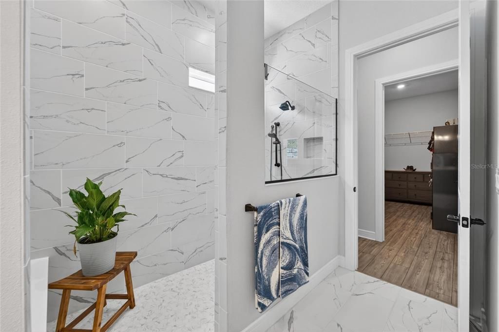 En Venta: $849,000 (3 camas, 3 baños, 2806 Pies cuadrados)