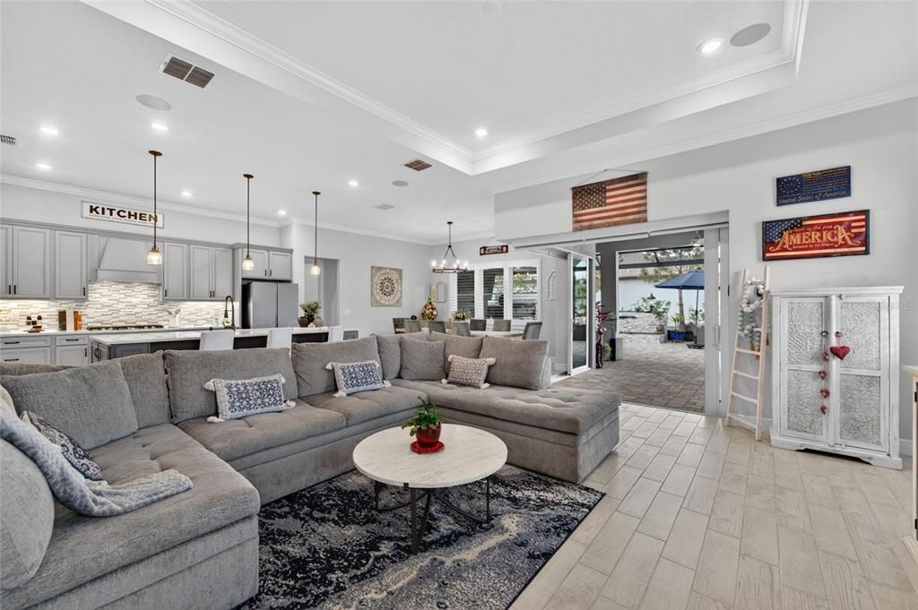 En Venta: $849,000 (3 camas, 3 baños, 2806 Pies cuadrados)