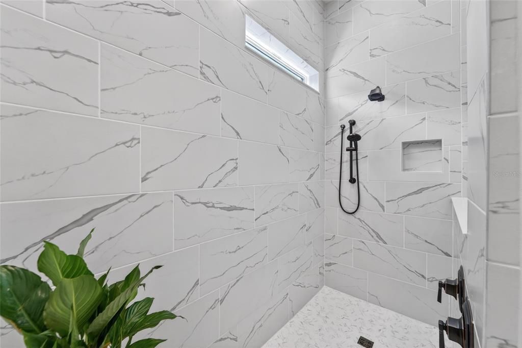 En Venta: $849,000 (3 camas, 3 baños, 2806 Pies cuadrados)
