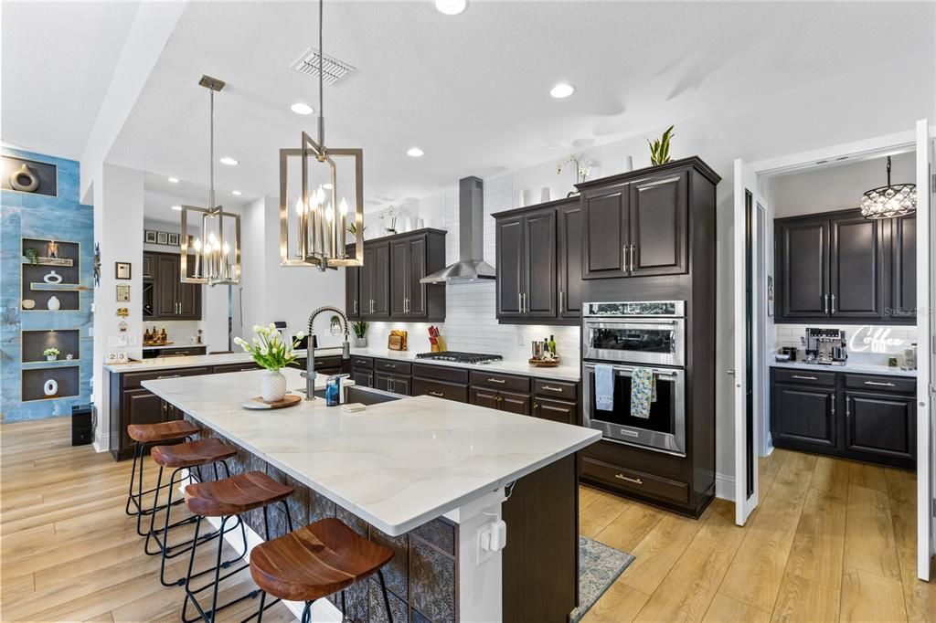 En Venta: $1,399,000 (4 camas, 4 baños, 3038 Pies cuadrados)