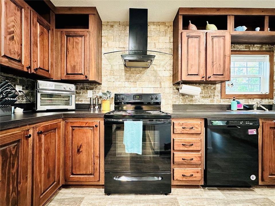 For Sale: $279,000 (3 beds, 2 baths, 1800 Square Feet)