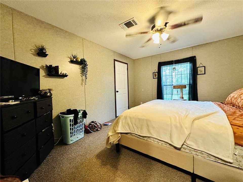 For Sale: $279,000 (3 beds, 2 baths, 1800 Square Feet)