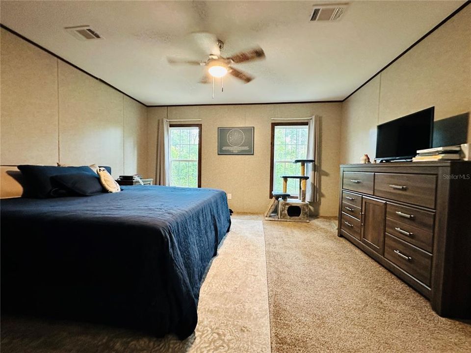 For Sale: $279,000 (3 beds, 2 baths, 1800 Square Feet)