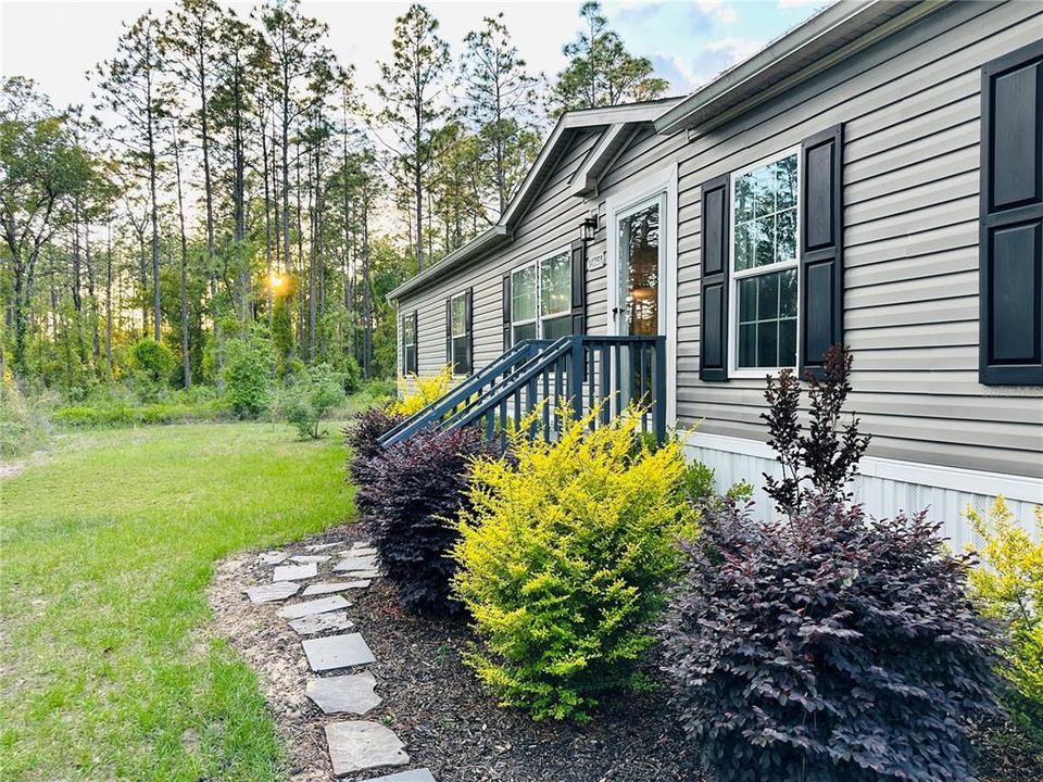 For Sale: $279,000 (3 beds, 2 baths, 1800 Square Feet)