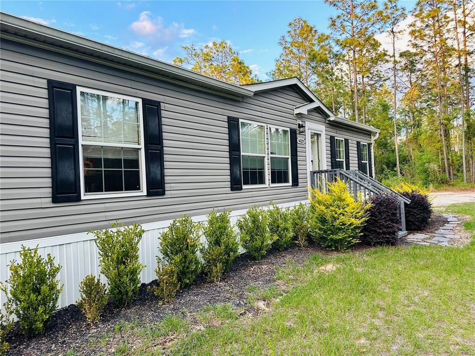 For Sale: $279,000 (3 beds, 2 baths, 1800 Square Feet)