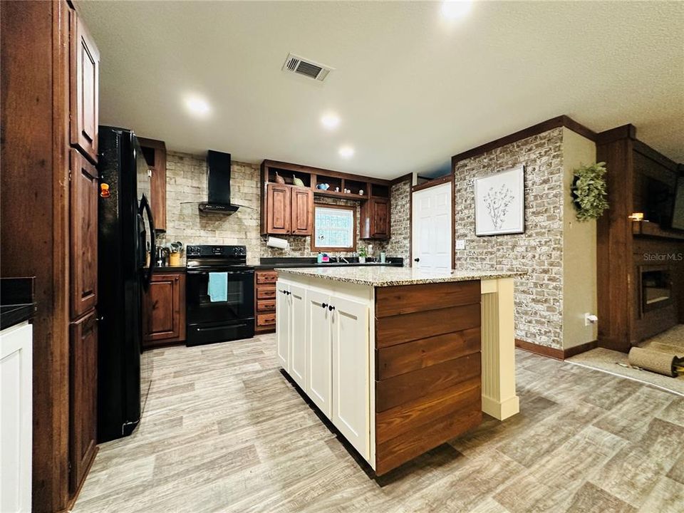 For Sale: $279,000 (3 beds, 2 baths, 1800 Square Feet)