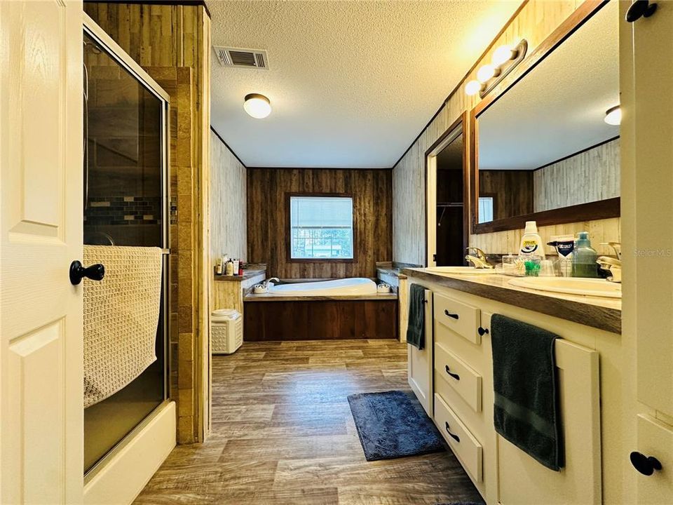 For Sale: $279,000 (3 beds, 2 baths, 1800 Square Feet)