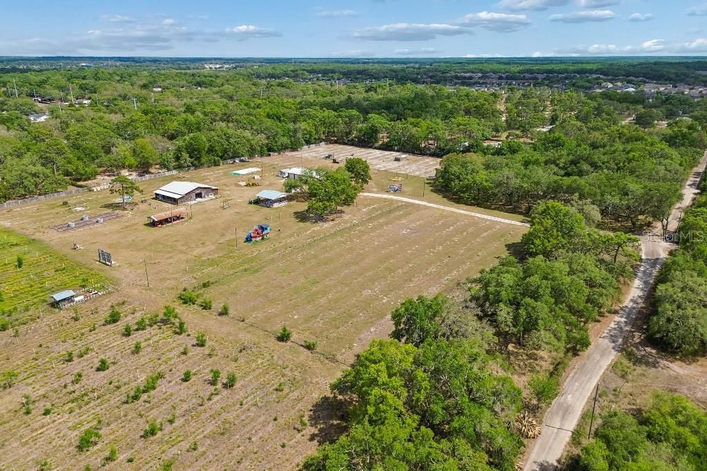 En Venta: $1,990,000 (27.57 acres)