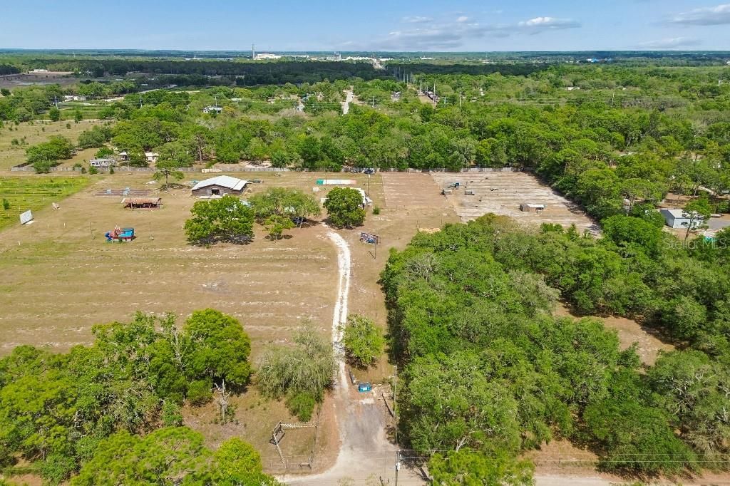 En Venta: $1,990,000 (27.57 acres)