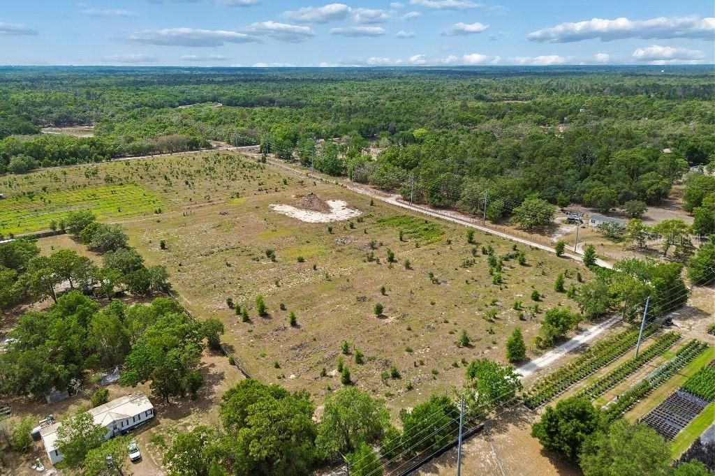 En Venta: $1,990,000 (27.57 acres)
