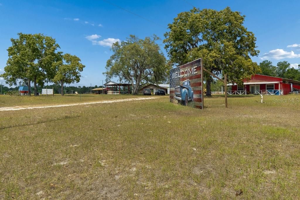 En Venta: $1,990,000 (27.57 acres)