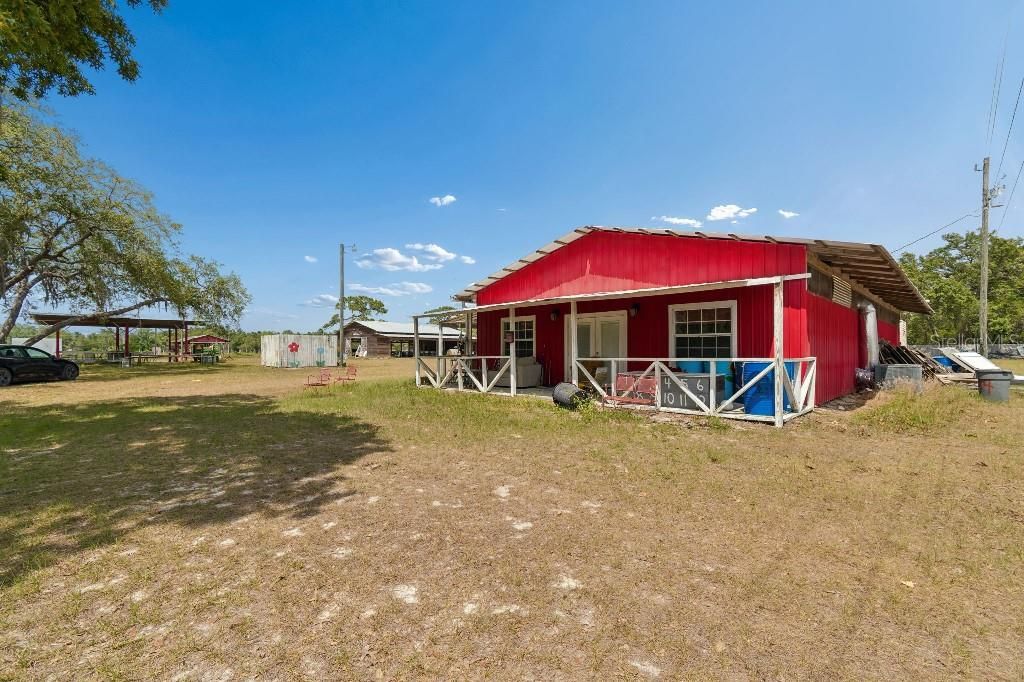 En Venta: $1,990,000 (27.57 acres)