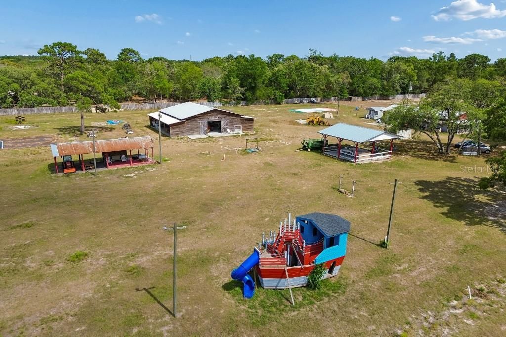 En Venta: $1,990,000 (27.57 acres)
