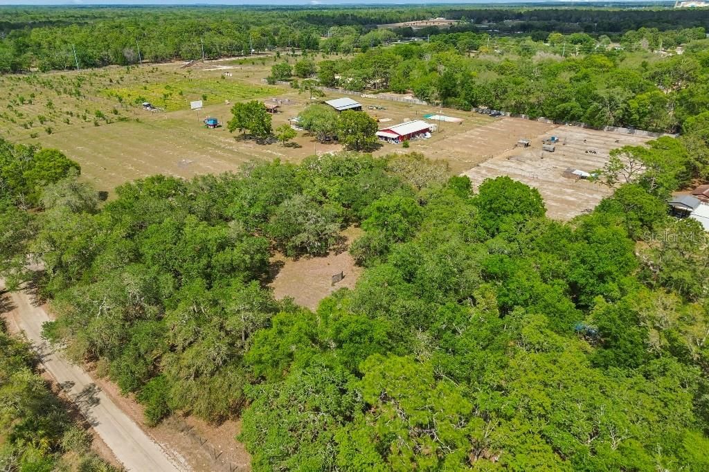 En Venta: $1,990,000 (27.57 acres)