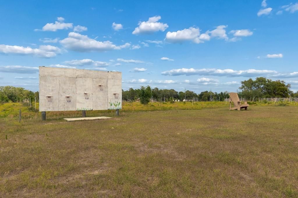En Venta: $1,990,000 (27.57 acres)