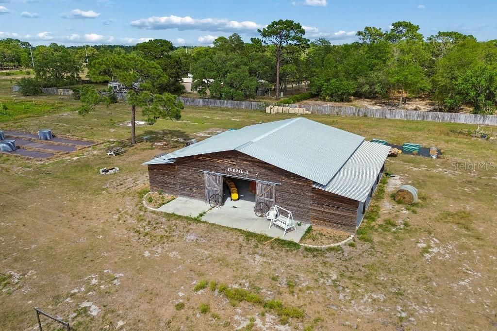 En Venta: $1,990,000 (27.57 acres)