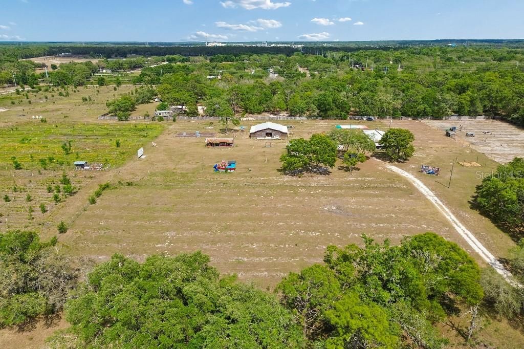 En Venta: $1,990,000 (27.57 acres)