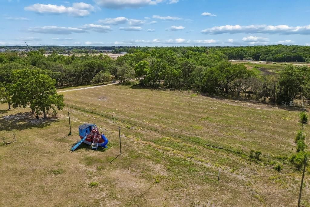 En Venta: $1,990,000 (27.57 acres)