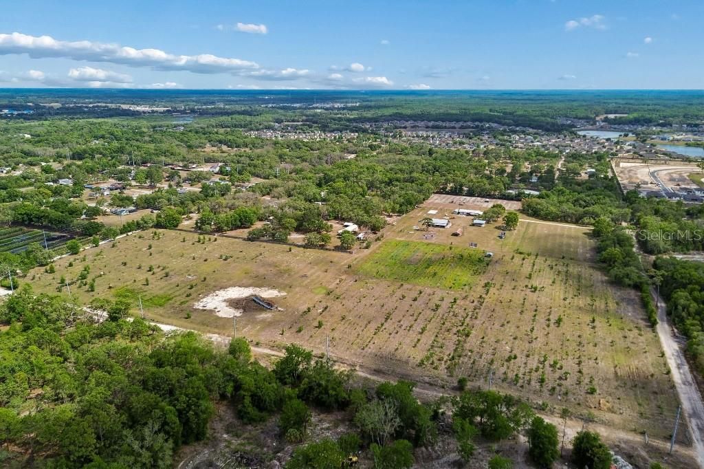 En Venta: $1,990,000 (27.57 acres)