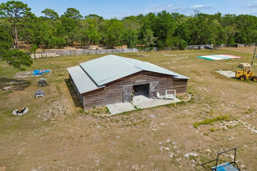 En Venta: $1,990,000 (27.57 acres)